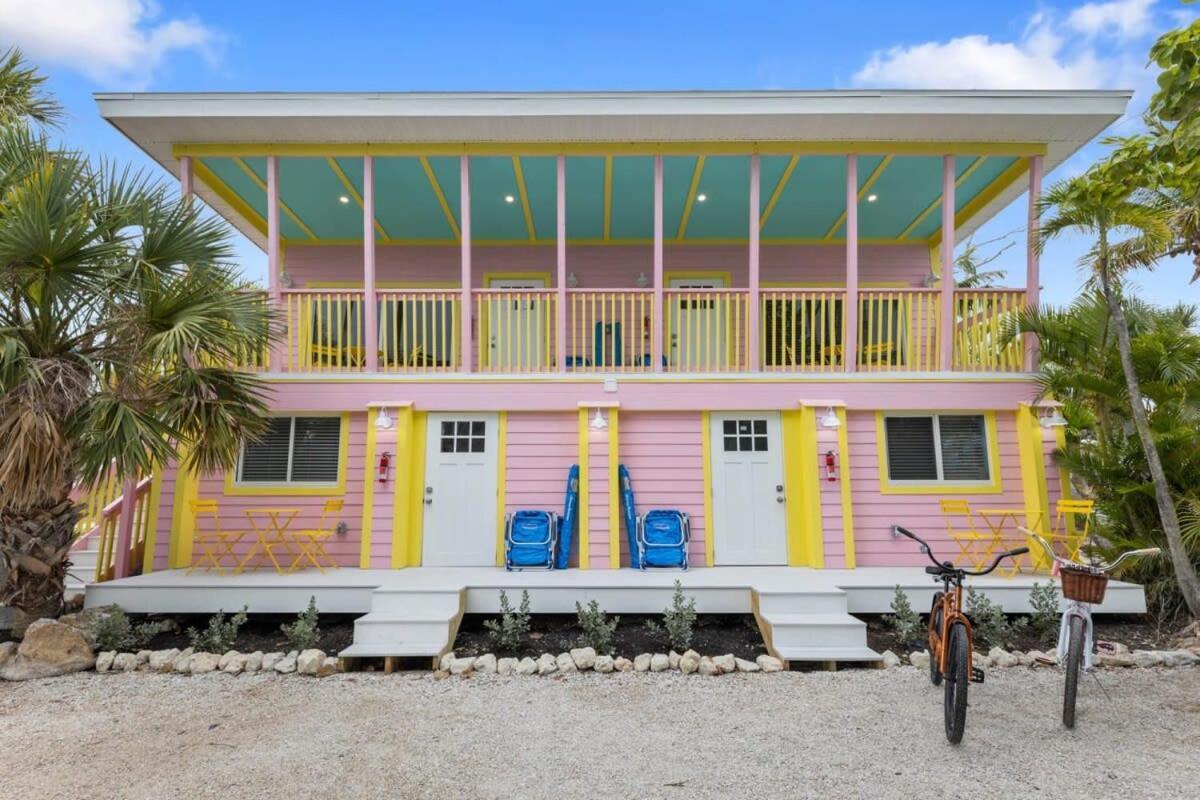 Charming Suite With Balcony And Bikes At Historic Sandpiper Inn ซานิเบล ภายนอก รูปภาพ