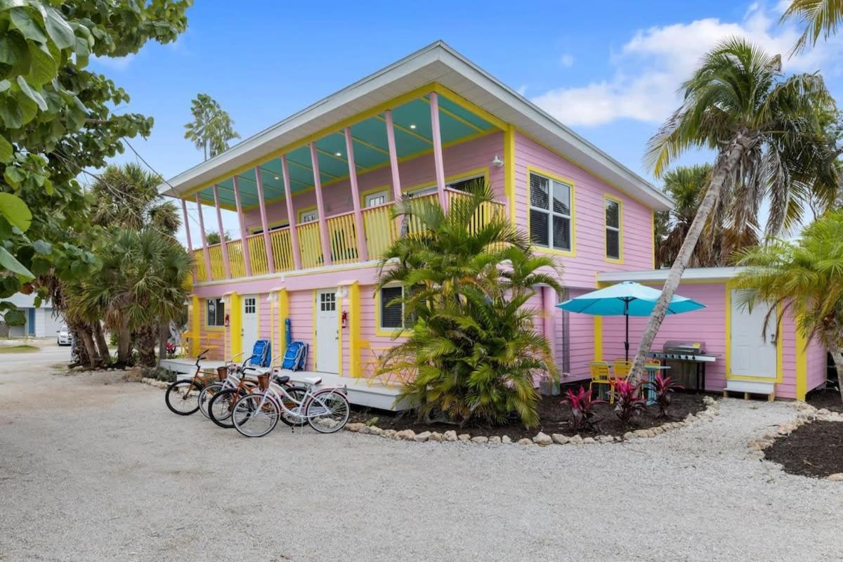 Charming Suite With Balcony And Bikes At Historic Sandpiper Inn ซานิเบล ภายนอก รูปภาพ